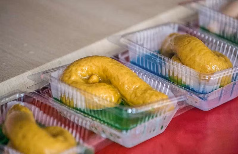 Thạch phân: Món ăn chỉ xuất hiện chưa lâu nhưng nó cũng gây “bão” bởi hình dáng nó cực kỳ giống một bãi phân từ màu sắc cho đến hình dáng. Do đó, nhiều người nhìn thôi đã khiếp sợ rồi chứ không có ý định nếm thử. Ảnh: Internet.