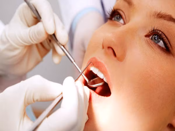 Dùng dầu dừa tạo điều kiện cho sự hấp thụ canxi của cơ thể, giúp phát triển răng chắc khỏe.