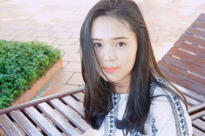 Đôi khi, cô nàng cũng mặc rất giản dị.