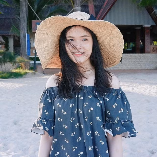 Không chỉ xinh đẹp, Quỳnh Anh còn khiến nhiều người yêu mến vì có gu ăn mặc thời trang.