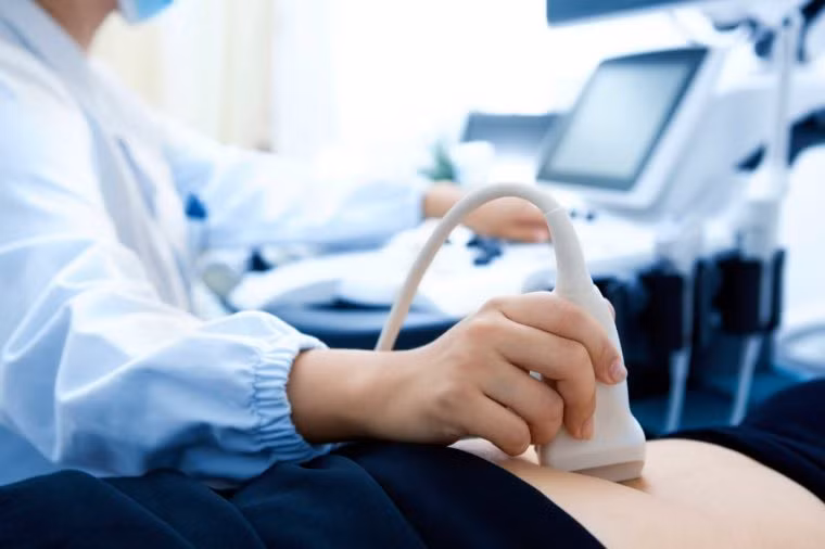 Buồn nôn và nôn: Nếu bạn bị buồn nôn và nôn mửa không rõ nguyên nhân, kiểm tra xem bạn có bất kỳ triệu chứng suy giảm chức năng gan khác không.