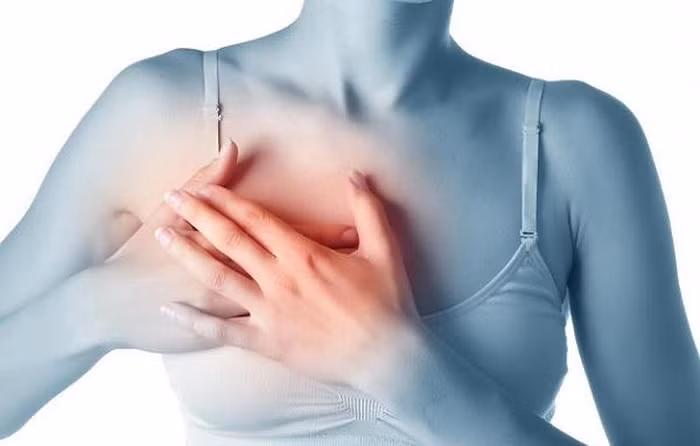 Các mô vú chủ yếu được làm bằng chất béo, vì vậy nếu chất béo không lành mạnh được tích lũy trong các mô của vú với số lượng lớn, chúng có thể kích hoạt sự tăng trưởng và nhân tế bào ung thư ở vú hoặc ngực, gây ung thư vú.