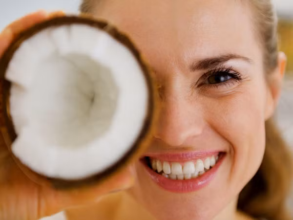 Vitamin C trong dấm dừa là một chất chống oxy hóa mạnh giúp trung hòa bất kỳ tổn thương tế bào nào do các gốc tự do gây ra.