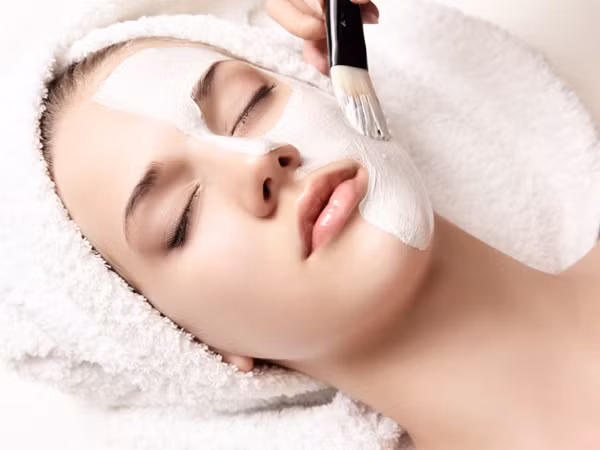 Bước qua tuổi 30, da lão hóa từng ngày. Bên cạnh việc chọn một loại kem dưỡng phù hợp, bạn nên tránh tiếp xúc với ánh nắng mặt trời từ 9 giờ sáng – 16 giờ chiều.