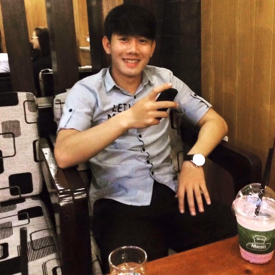 Không chỉ ăn mặc đẹp, Minh Vương còn sở hữu nụ cười hút hồn các fan nữ.