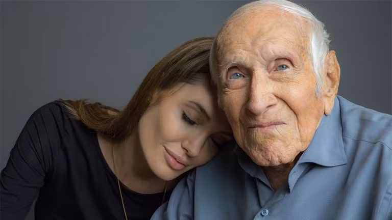 Louis Zamperini và 8 người đàn ông khác bị bắn rơi trên Thái Bình Dương khi đang lái máy bay cho Không quân Mỹ trong Thế chiến II. Louis sống sót trên biển nhờ ăn thịt chim và uống nước mưa cho đến khi ông được cứu bởi người Nhật... chỉ để làm tù nhân chiến tranh. Ông được thả vào năm 1945.