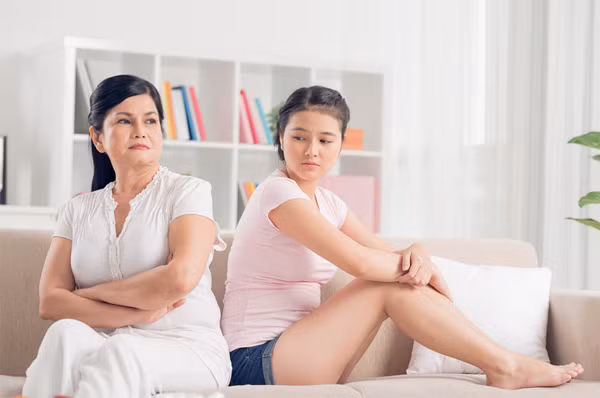 Giây phút riêng tư vợ chồng cũng không được thoải mái.