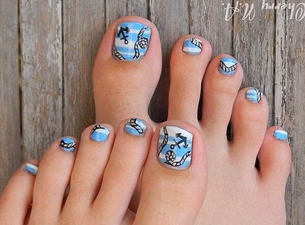 Mẫu nail hình mỏ neo cho mùa hè đi biển.