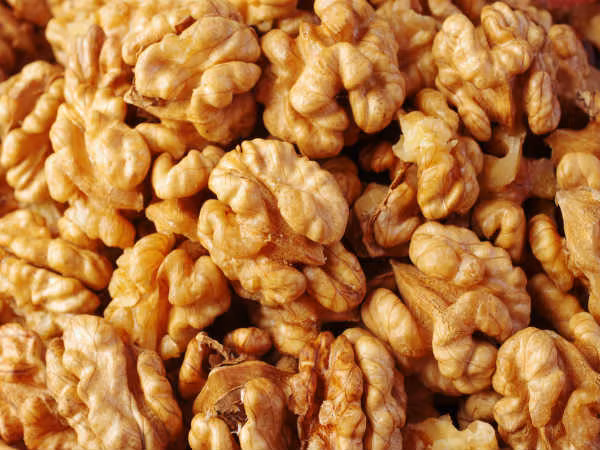 Óc chó chứa axit béo omega-3, vitamin E, melatonin và chất chống oxy hoá, có ích cho não người. Vì vậy, ăn óc chó không chỉ tăng hạnh phúc mà còn giúp kiểm soát tức giận.