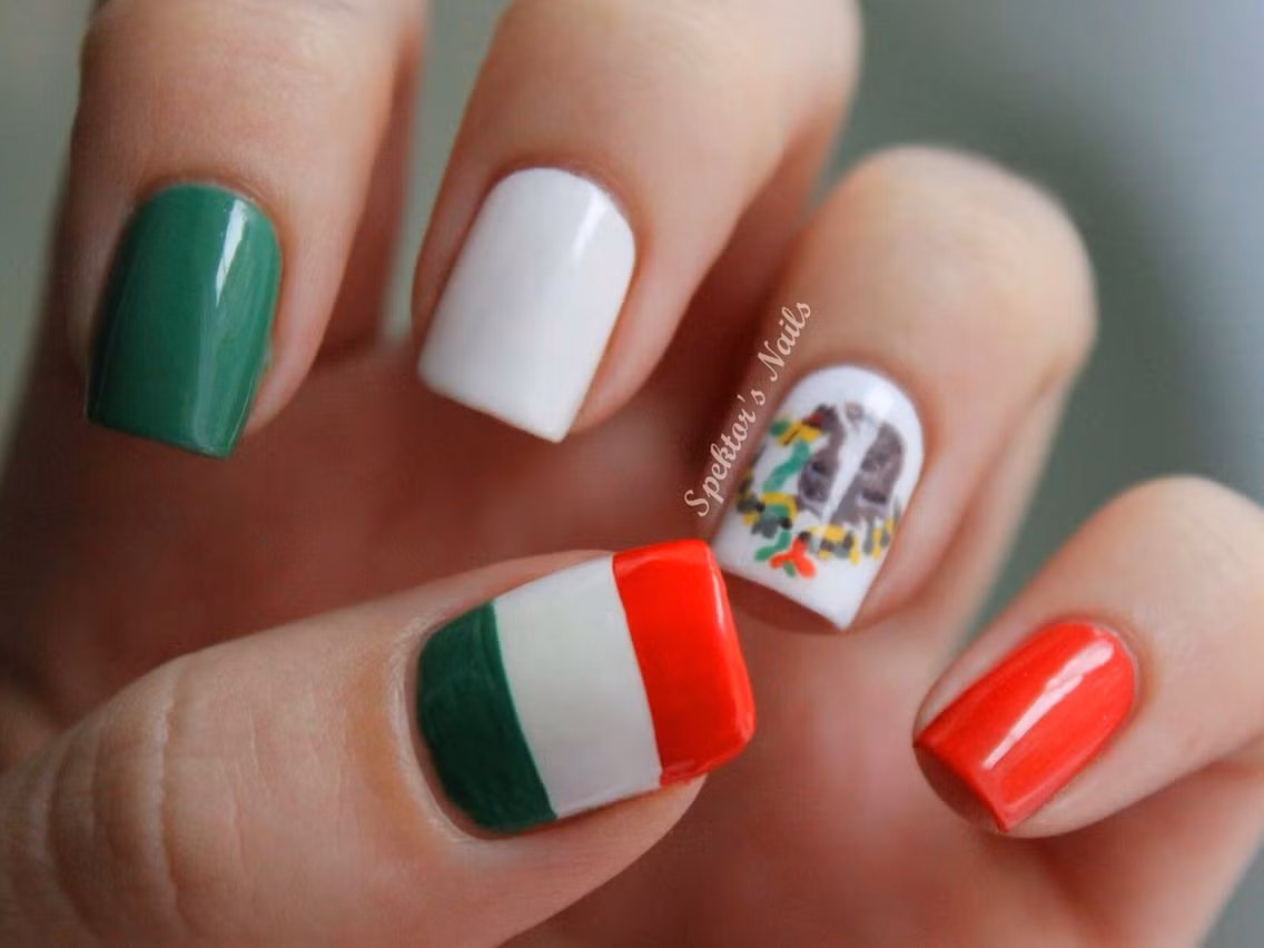 Mẫu móng xinh cho cổ động viên đội Mexico.