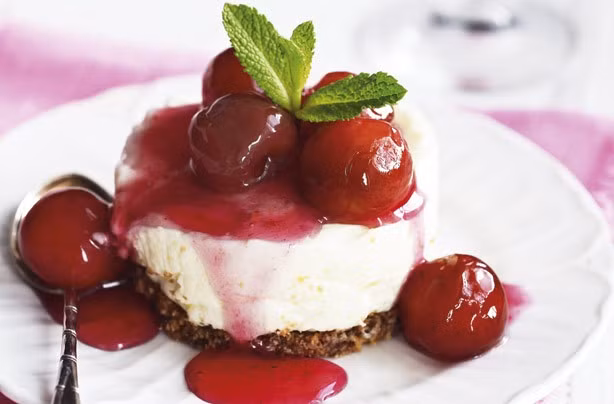 Bánh phô mai cherry cho ngày lễ Tình nhân thêm ngọt ngào.