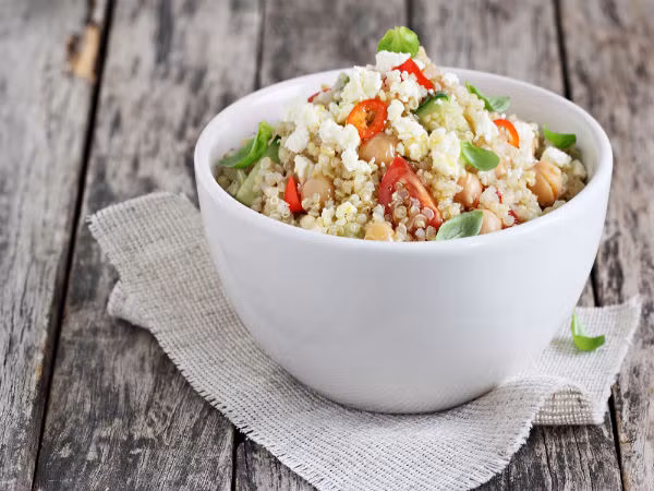 Hạt diêm mạch (quinoa) cũng là thực phẩm giàu mangan và protein cao trong đó. Thực phẩm này cũng chứa 9 axit amin thiết yếu và hàm lượng chất xơ cao.