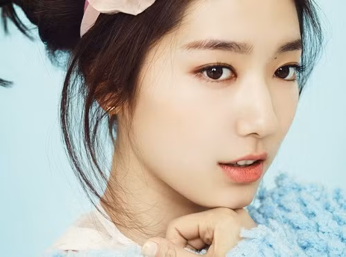 Để diện mạo dịu dàng, nữ tính nhất hãy chọn màu son tươi sáng, với chất son mềm mại, cho bạn làn môi căng mọng đầy lãng mạn.