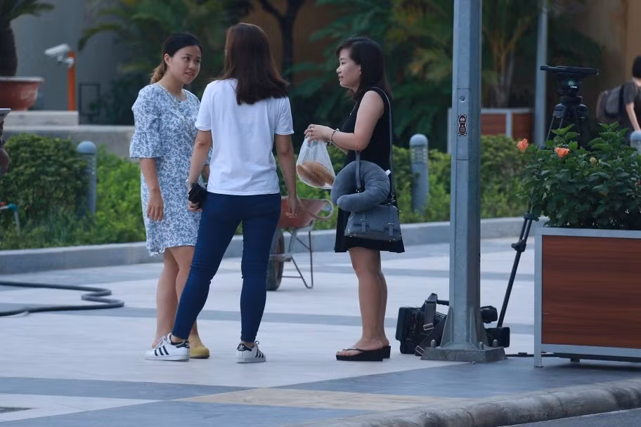 Vị giảng viên chuẩn bị cả bánh mỳ cho chuyến hành trình.