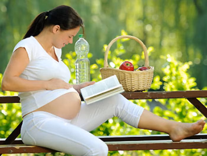 Chân voi: Kích thước chân của bà bầu thường tăng lên trong thai kỳ. Nhất là vào những tháng cuối thai kỳ, khi nhiều mẹ bầu bị phù nề bắp chân, bàn chân do lượng abumin trong nước tiểu tăng. Ảnh: Internet.