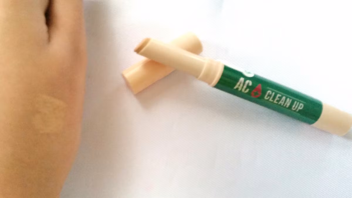 4. Che khuyết điểm dành cho da mụn AC Clean Up Mild Concealer của Etude House.