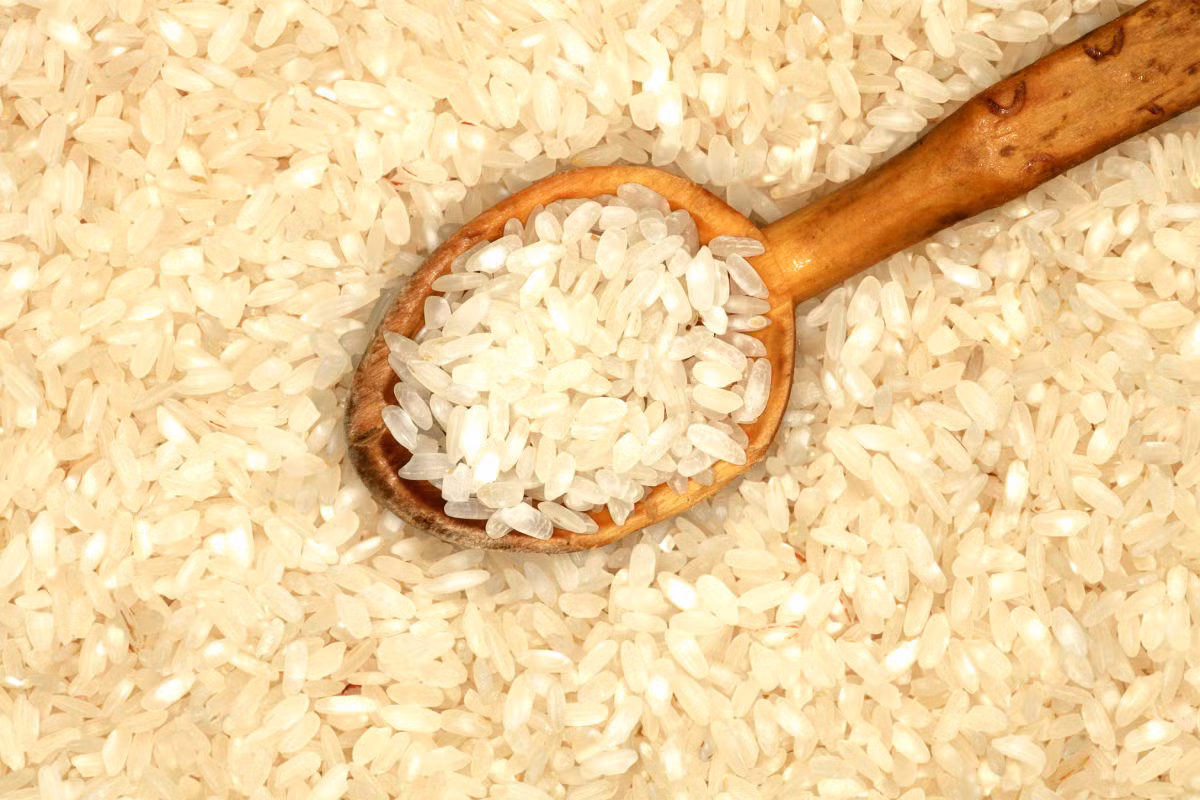 Thức ăn nhạt như gạo, chuối, táo nấu chín và bánh mì nướng khô sẽ giúp bạn trị chứng tiêu chảy.