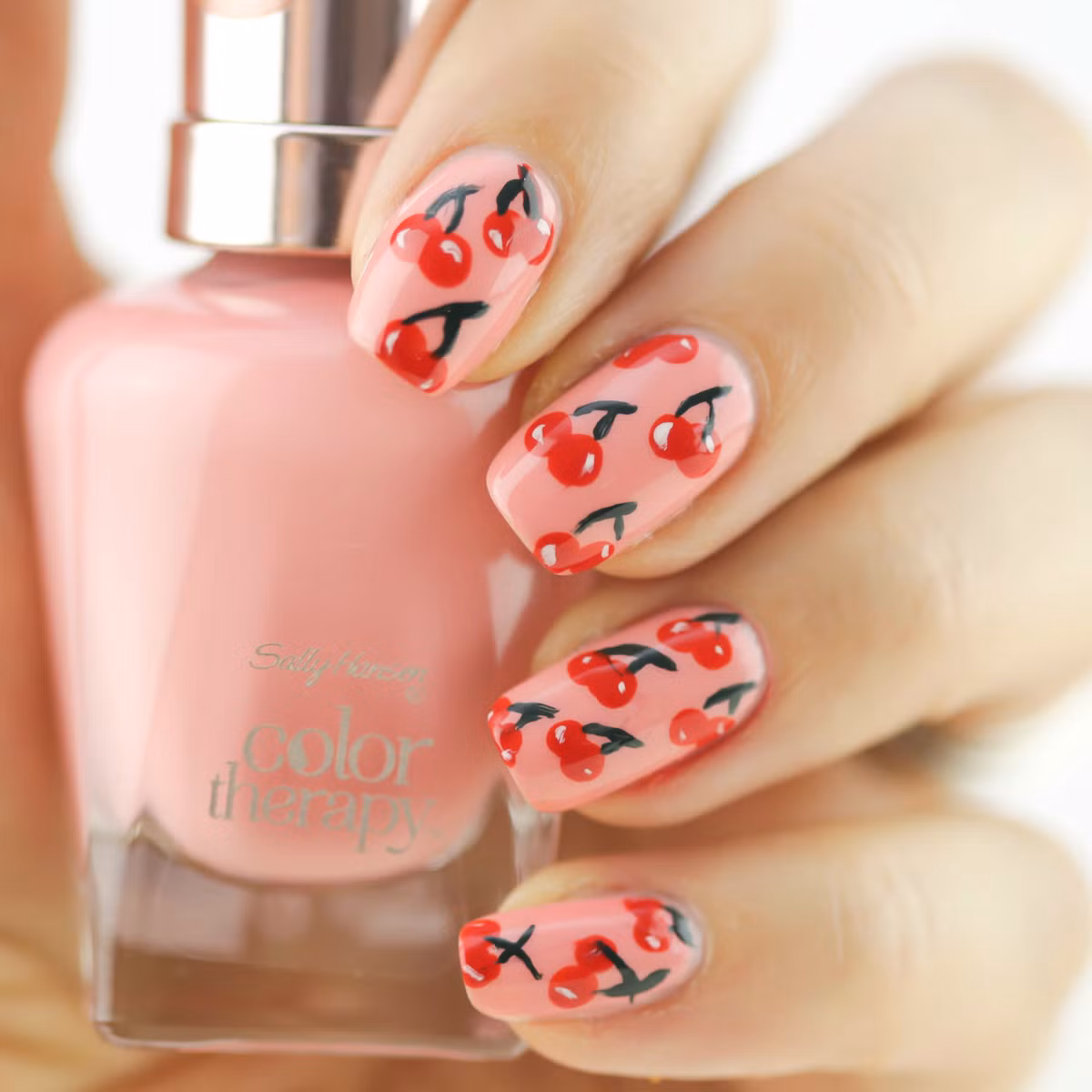 Mùa hè của bạn sẽ thêm ngọt ngào hơn với mẫu nail hình cherry này.