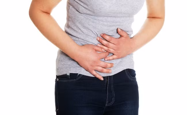 4. Cải thiện tiêu hóa: Đậu mắt đen cung cấp cho bạn chất xơ giúp cải thiện tiêu hóa trong thời gian ngắn. Cây họ đậu này làm sạch cholesterol tích lũy trong ruột non và ruột già. Điều này làm giảm nguy cơ phát triển tình trạng gọi là xơ vữa động mạch, gây ra các biến chứng về sức khỏe như đau tim, đột quỵ và đau ngực