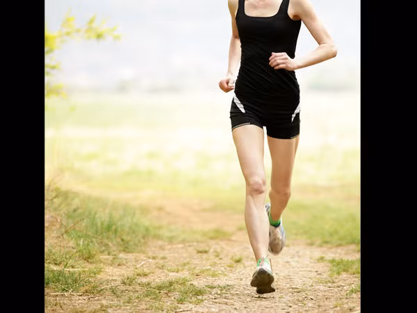 Chanh dây chứa nhiều khoáng chất quan trọng như đồng, sắt, phốt pho và magiê. Những khoáng chất này giúp tăng mật độ khoáng xương và duy trì độ bền của xương, đồng thời ngăn ngừa loãng xương.