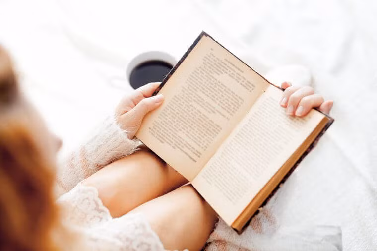 Đọc sách mỗi ngày sẽ giúp bạn nâng cao tinh thần lạc quan và sống vui vẻ hơn.