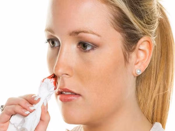 Râu ngô có chứa thành phần vitamin K và vitamin có vai trò quan trọng trong việc cầm máu vết thương, có thể uống nước râu ngô để làm giảm chảy máu do vết cắt hoặc vết thương.
