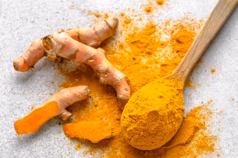 Ngăn chặn tiểu đường tuýp 2: Một nghiên cứu đã tìm thấy rằng uống nước nghệ ấm không chỉ có thể ngăn ngừa bệnh tiểu đường tuýp 2 mà còn có thể làm giảm triệu chứng của bệnh bằng cách tạo ra những thay đổi nội tiết tố nhất định.