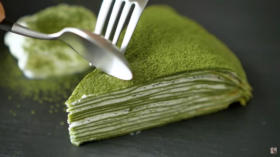 Bánh Crepe (bánh kếp) vị trà xanh của Nhật Bản.