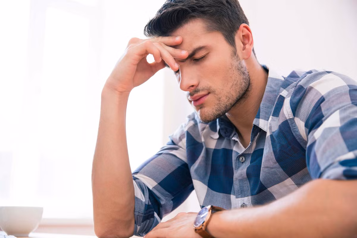 Trong nhiều trường hợp hạ natri máu khiến da tay, chân và môi đổi màu. Ngoài ra, khi các tế bào khắp cơ thể bị sưng lên, da cũng có xu hướng sưng theo.