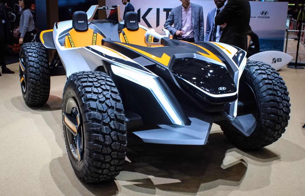 Hyundai còn mang đến triển lãm xe năm nay mẫu xe off-road lai xe trượt nước IED Mobility Lab Kite, được chế tạo bởi các sinh viên thuộc khoá học thạc sĩ 2 năm ngành Thiết kế giao thông thuộc IED Turin. Xe có kích thước nhỏ gọn, cụ thể: dài 3.745 mm, rộng 2.235 mm, cao 1.455 mm, chiều dài cơ sở 2.580 mm.