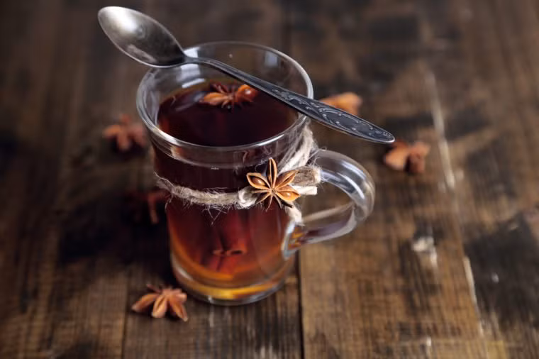 Người bị loét dạ dày không được uống: Những người bị loét dạ dày tuyệt đối không dùng giấm táo bởi tính axit mạnh của loại dung dịch này có thể làm vết thương trở nên tồi tệ hơn.