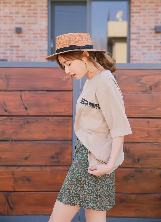Mũ Gaucho là loại mũ có vành rộng, thẳng và cứng, chóp có hình trụ như hình miệng cốc. Kiểu mũ này rất phù hợp với các cô nàng thích chụp ảnh sang chảnh.
