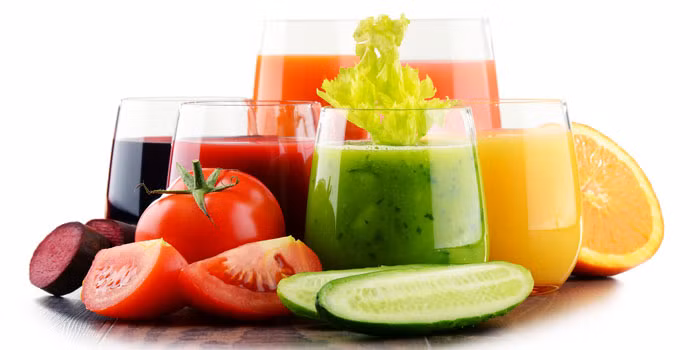 Các loại nước ép như nước ép bông cải xanh, nước ép cải xoăn, nước ép cà chua, nước ép đu đủ, nước ép dưa hấu và nước dứa rất giàu lưu huỳnh. Lưu huỳnh được biết đến là chất giúp chống mụn trứng cá rất tốt.