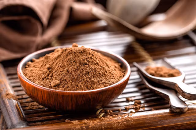 Chỉ một muỗng bột ca cao không đường đã có chứa khoảng 1 gram protein. Bạn cũng có thể chế biến nhiều món ăn, đồ uống bổ dưỡng từ bột ca cao không đường.