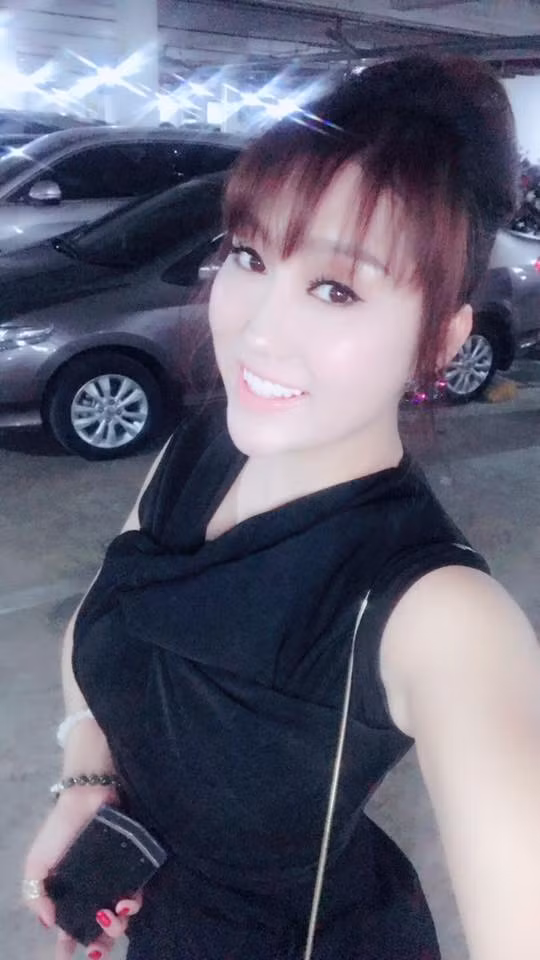 Cô cũng chia sẻ dự định trong 2 năm nữa sẽ xây xong một resort: "Vân đặt ra ước mơ cho mình, trong 2 năm nữa phải xây xong 1 resort nho nhỏ tại nơi đây. Vừa kinh doanh vừa thêm một phong cách sống lý tưởng cho đế chế độc thân là điều tuyệt vời! Thêm 1 mục tiêu để phấn đấu. Nói được làm được, vì đó là em Vân!".