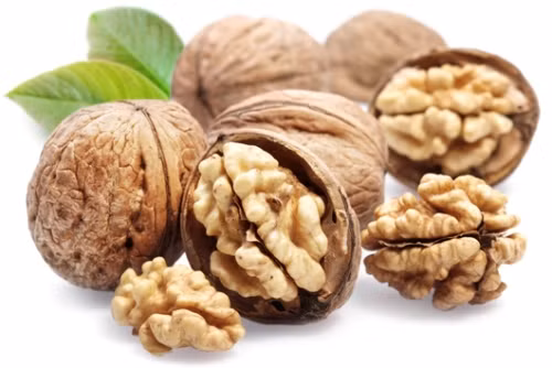 6. Quả óc chó chứa nhiều tryptophan, axit amin sản sinh ra chất serotonin giúp cải thiện tâm trạng.