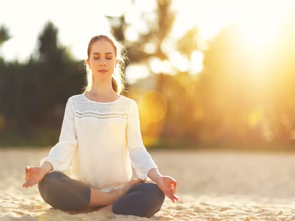 Tập yoga mỗi ngày có thể bình an tinh thần, từ đó, thoát khỏi căng thẳng và lo lắng.
