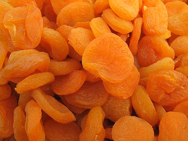 3. Mơ khô giàu vitamin A, kali, đồng và vitamin E. Đây cũng là một trong những loại quả khô chứa lượng calo cao.