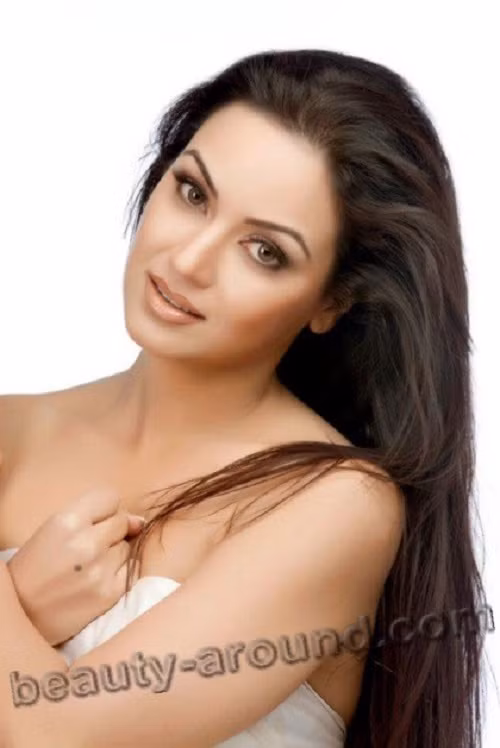 Nét gợi cảm của Maryam Zakaria – nữ diễn viên mang trong mình dòng máu Iran. Cô làm người mẫu ở Thụy Điển và tham gia đóng phim cho Bollywood.