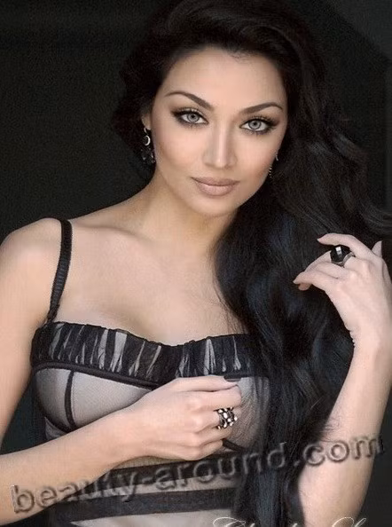 Ca sĩ Mỹ gốc Iran Shaghayegh Claudia Lynx.