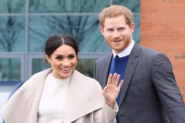 Ngoài ra, vợ chồng Hoàng tử Harry sẽ phải tự lo về tài chính. Tuy nhiên, dù theo đuổi công việc gì họ cũng sẽ đảm bảo các giá trị của Nữ hoàng. Ảnh: Insider.