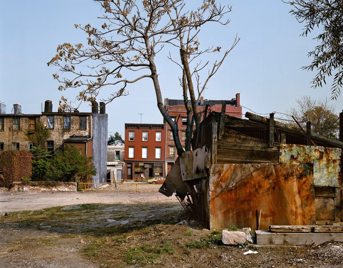 Ngôi nhà tạm bợ ở khu Vinegar Hill, New York 1985.