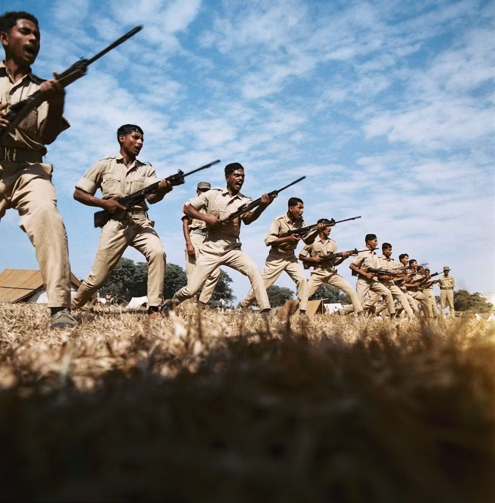 Binh sĩ Bangladesh tập luyện trên thao trường. Ảnh: Thomasbillhardt.de.
