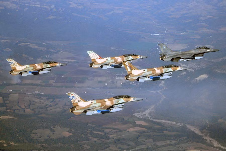 Không quân Israel hiện nay được biến chế tổng cộng 684 máy bay các loại, tổ chức thành 5 không đoàn, 6 căn cứ không quân biên chế hàng chục liên đội hàng không...
