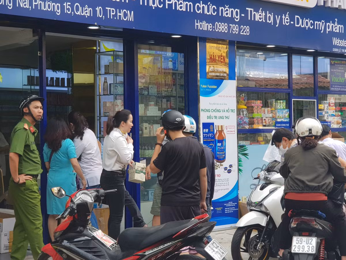TP.HCM: Gia khau trang dung 1 lan tang len 200.000 dong/hop