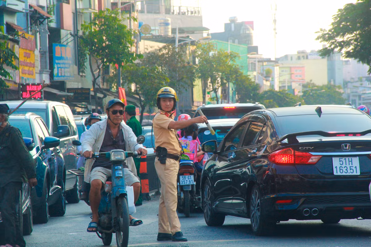 Giao thong Sai Gon hon loan, 'ngat tho' nhung ngay can Tet-Hinh-7