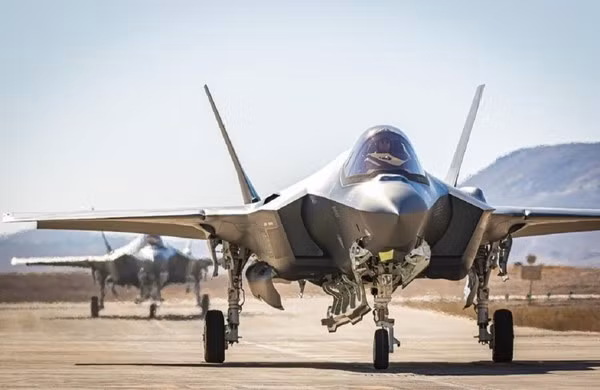 Và đây chính là nguyên nhân khiến F-35I bị giảm tính năng tàng hình rất nhiều khi so với phiên bản F-35A trong Không quân Mỹ và của những đồng minh khác mua phiên bản F-35A. Và phòng không Syria sẽ không quá khó để phát hiện và theo sát F-35I nếu nó được Không quân Israel điều đến Syria.
