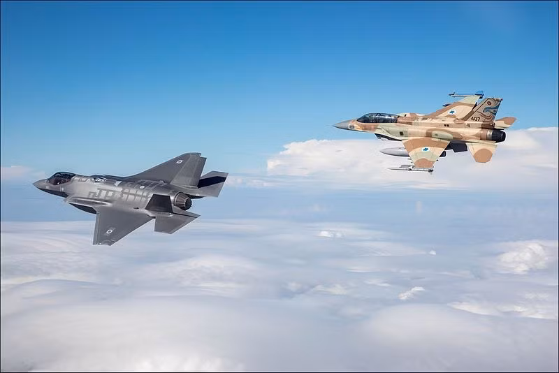 Không những vậy, do giảm đi tính năng tàng hình nên những tiêm kích F-35I khó lòng có thể vượt qua được lưới lửa phòng không Syria - nơi có hệ thống S-300 tối tân. Và kịch bản hoàn toàn có thể xảy ra với F-35I là chúng còn đứng trước bị cả hệ thống S-200 cũ kỹ của Damascus bắn hạ.
