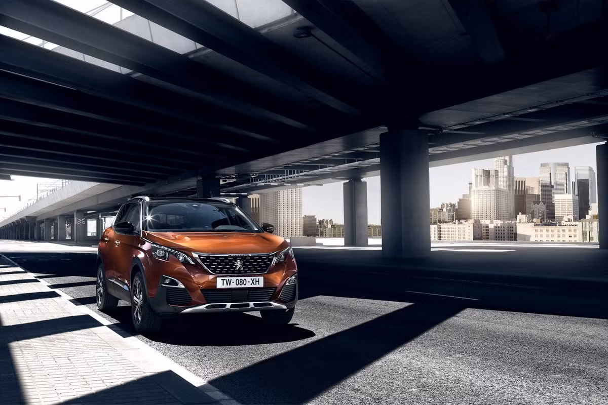 Peugeot 3008 thế hệ mới sẽ có nhiều trang bị động cơ cho khách hàng lựa chọn. Trong đó, hai phiên bản động cơ sử dụng trên Peugeot 3008 là khối động cơ 1.6 lít THP 165 S&amp;S đi kèm hộp số sàn 6 cấp và động cơ Puretech 1.2 lít 130S&amp;S hoàn toàn mới.