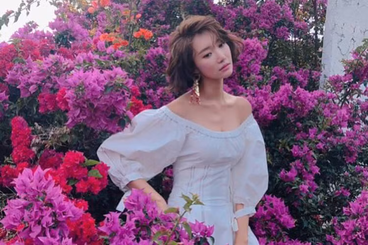 Go Joon Hee nổi tiếng là người đẹp cá tính, gợi cảm.